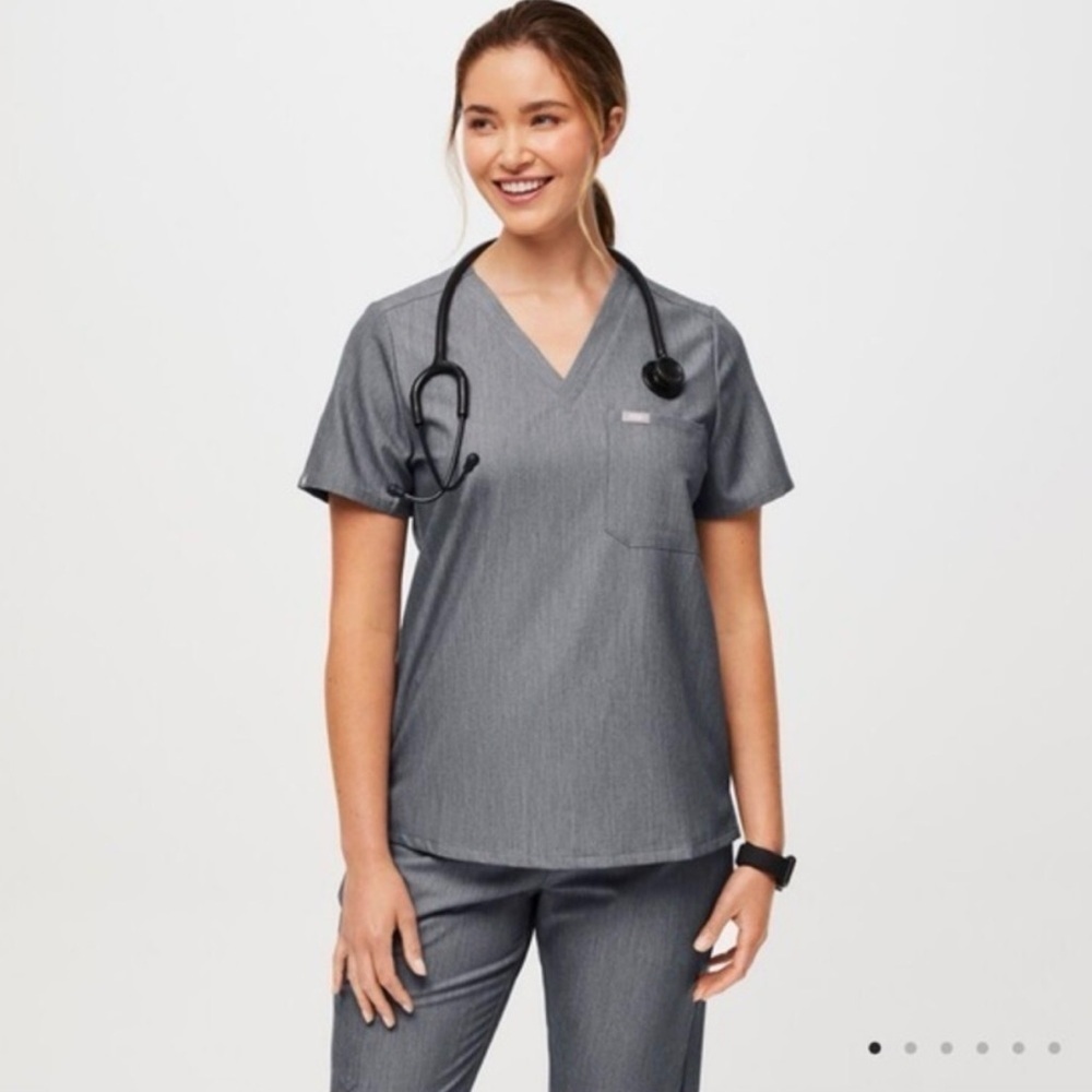 Figs Catarina One-Pocket Scrub Top Graphite Gray Medium Nurse Healthcare Classic